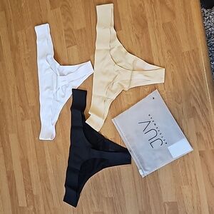 Thong trio